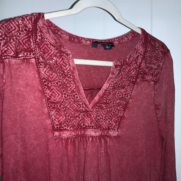 Lucky Brand red cotton split neck embroidered peasant top Sz M distressed - Picture 2 of 7